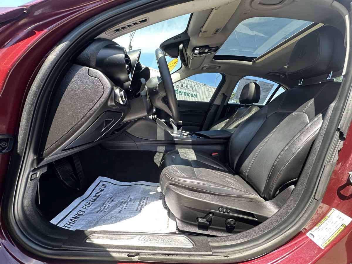 Used 2017 Alfa Romeo Giulia AWD image 11