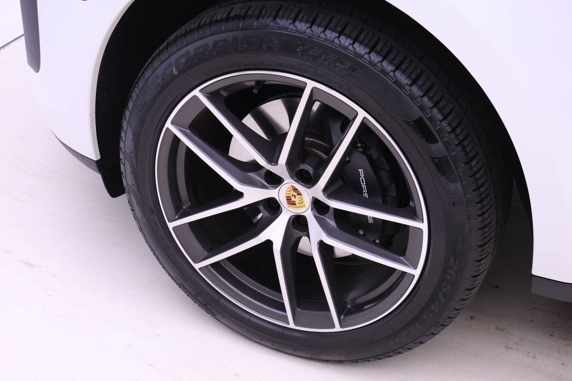 Used 2025 Porsche Macan image 21