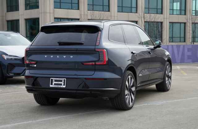 New 2025 Volvo EX90 Ultra image 4