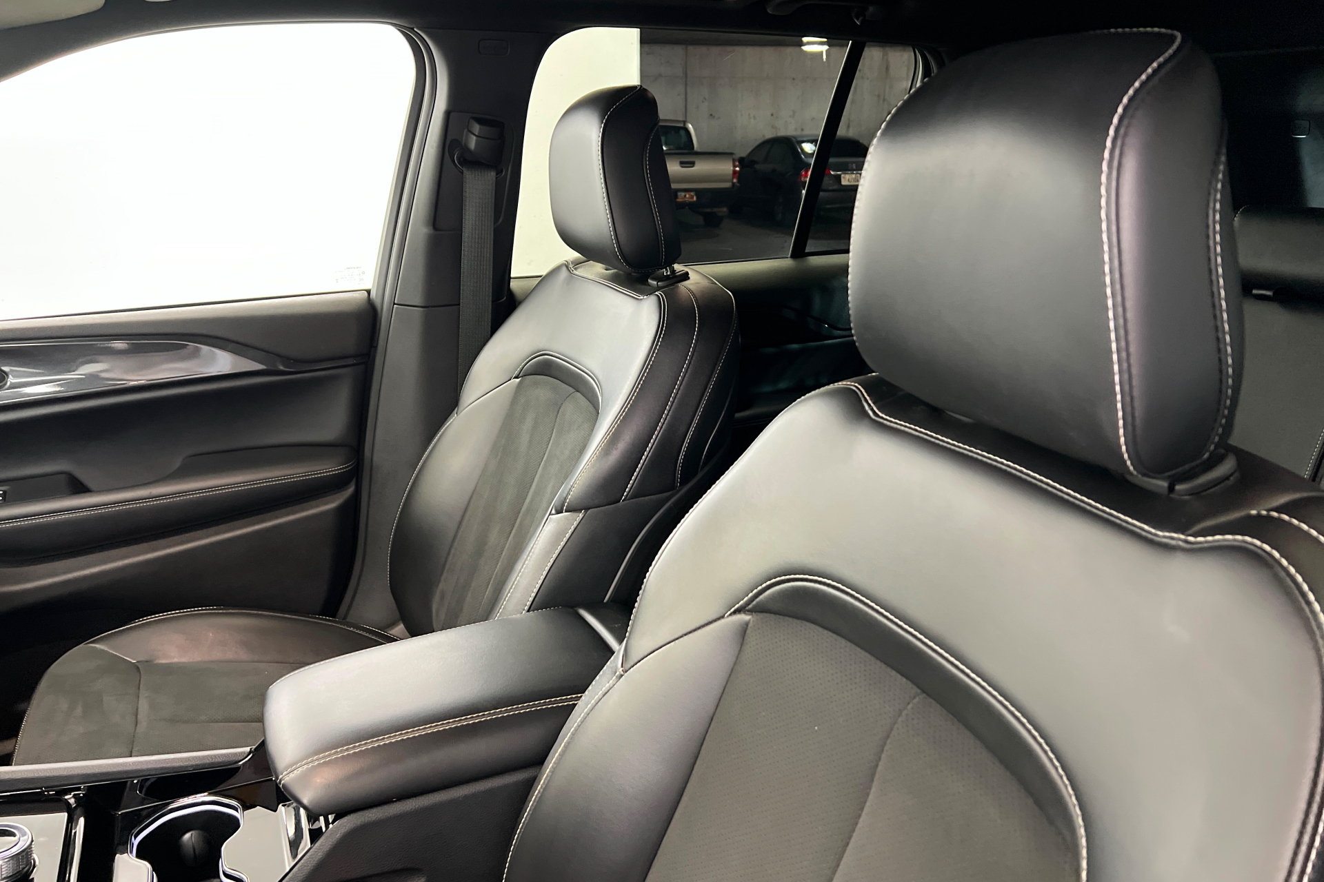 Certified 2023 Jeep Grand Cherokee Altitude AWD/4WD image 16