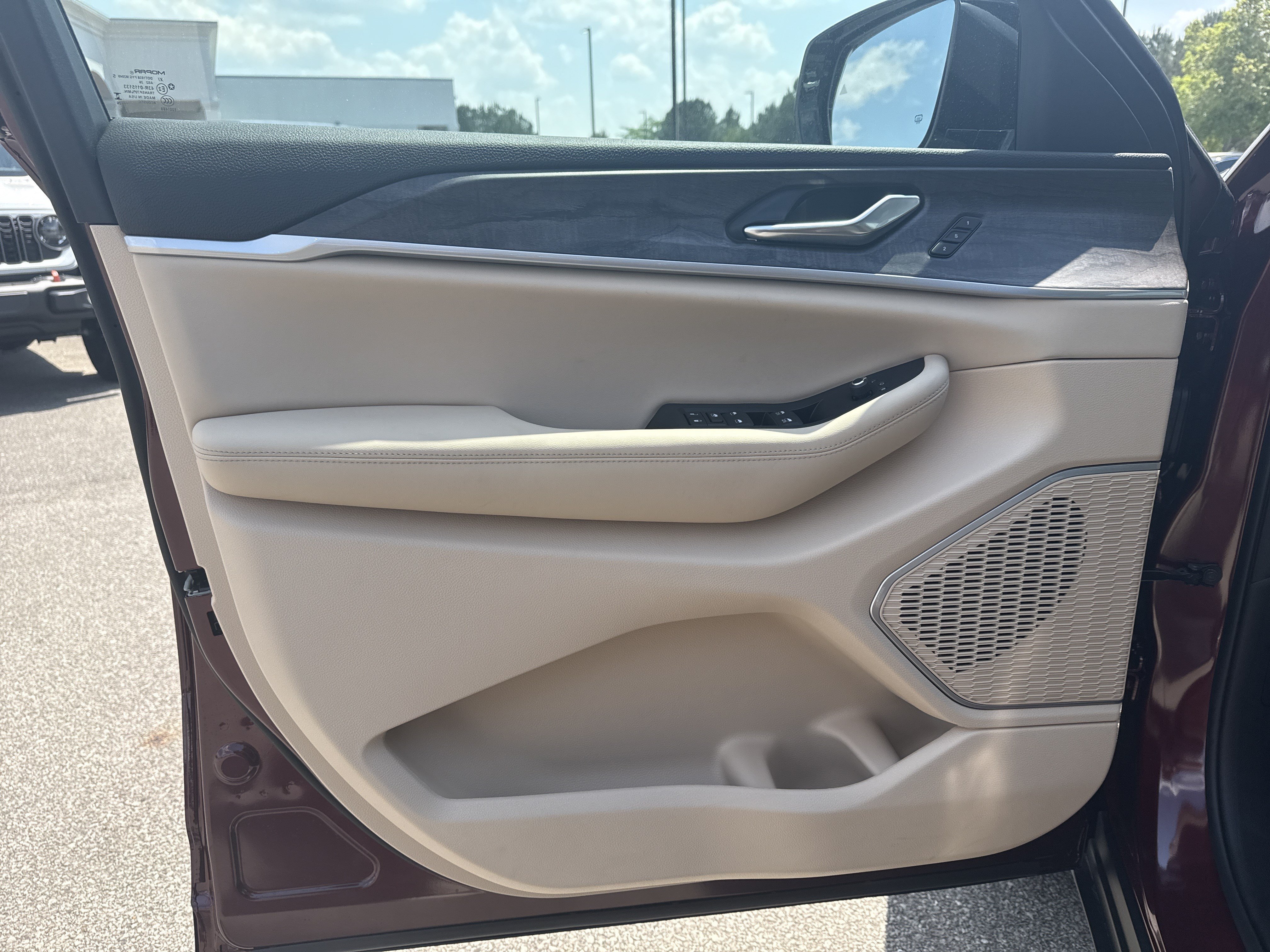 New 2026 Jeep Grand Cherokee Limited AWD/4WD image 11