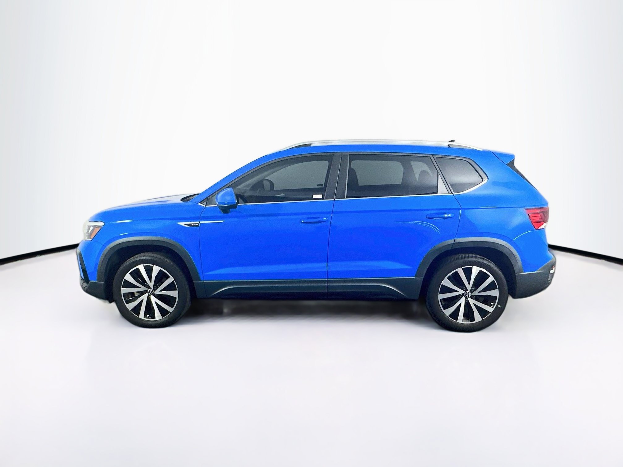 Used 2022 Volkswagen Taos SE FWD image 4