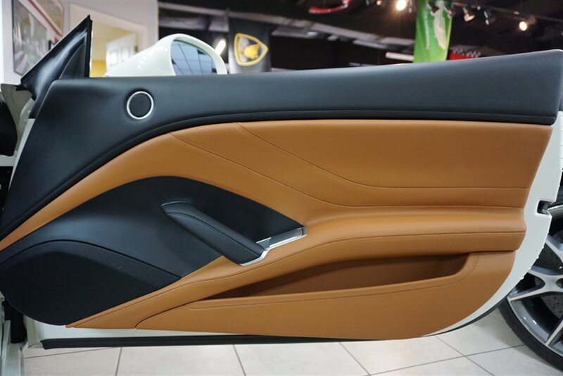 Used 2017 Ferrari California T RWD image 23