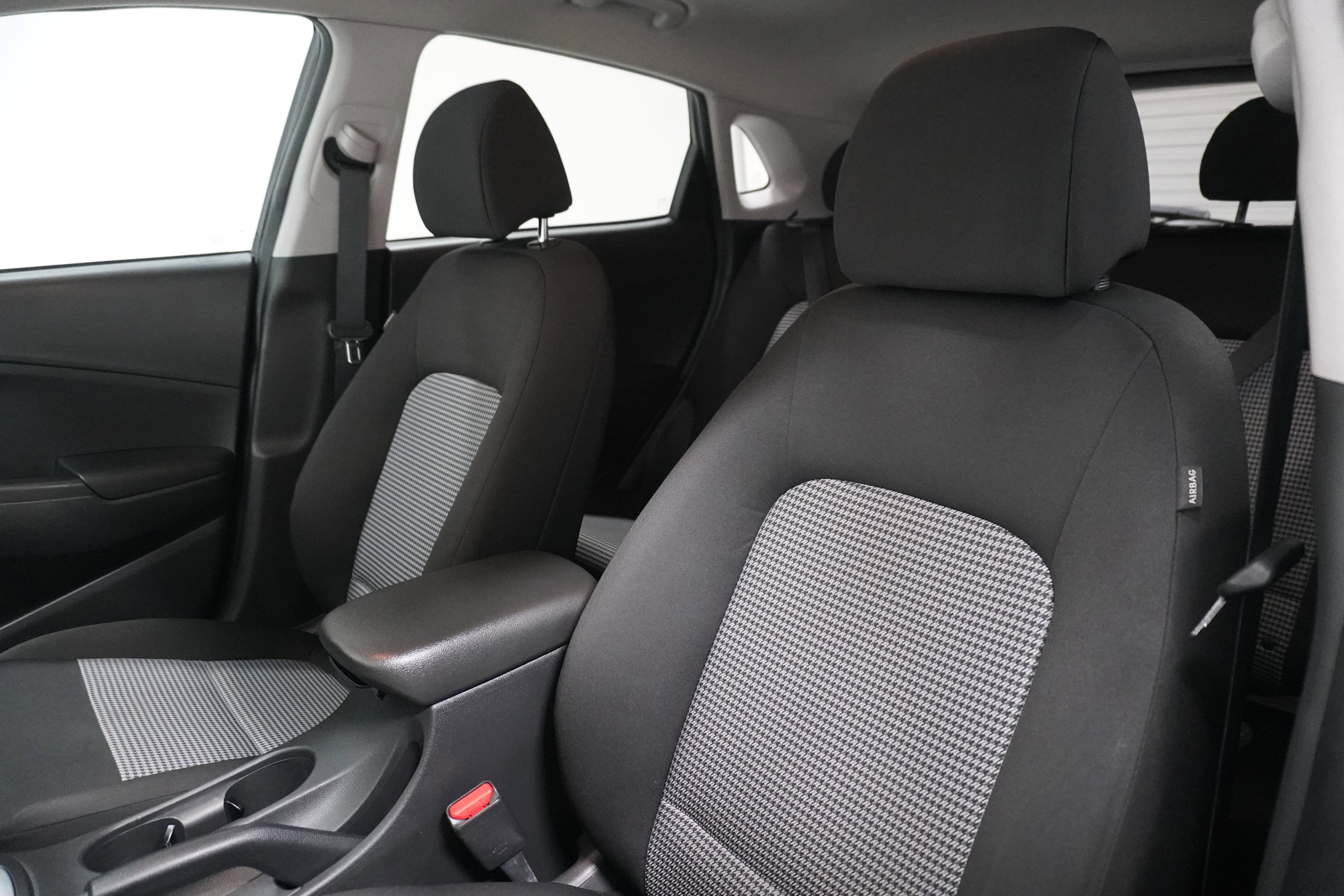 Used 2021 Hyundai Kona SE w/ Cargo Package image 10