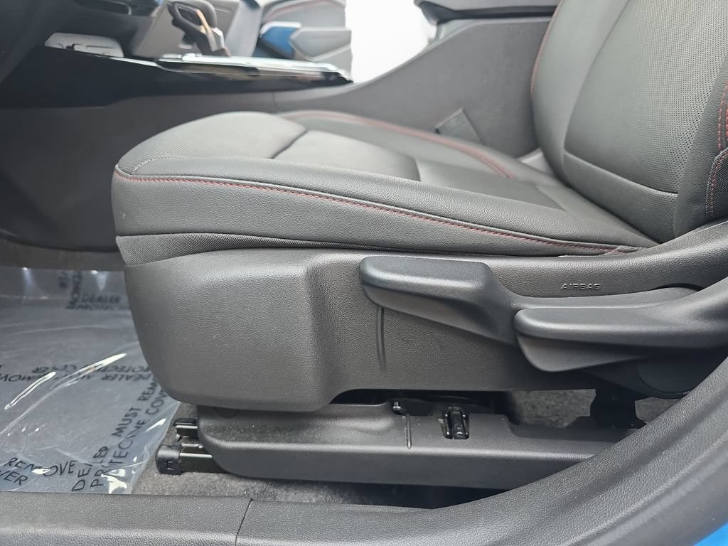 Used 2025 Chevrolet Trax RS w/ Driver Confidence Package FWD image 28
