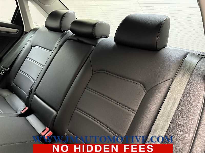 Used 2021 Volkswagen Passat 2.0T SE image 16