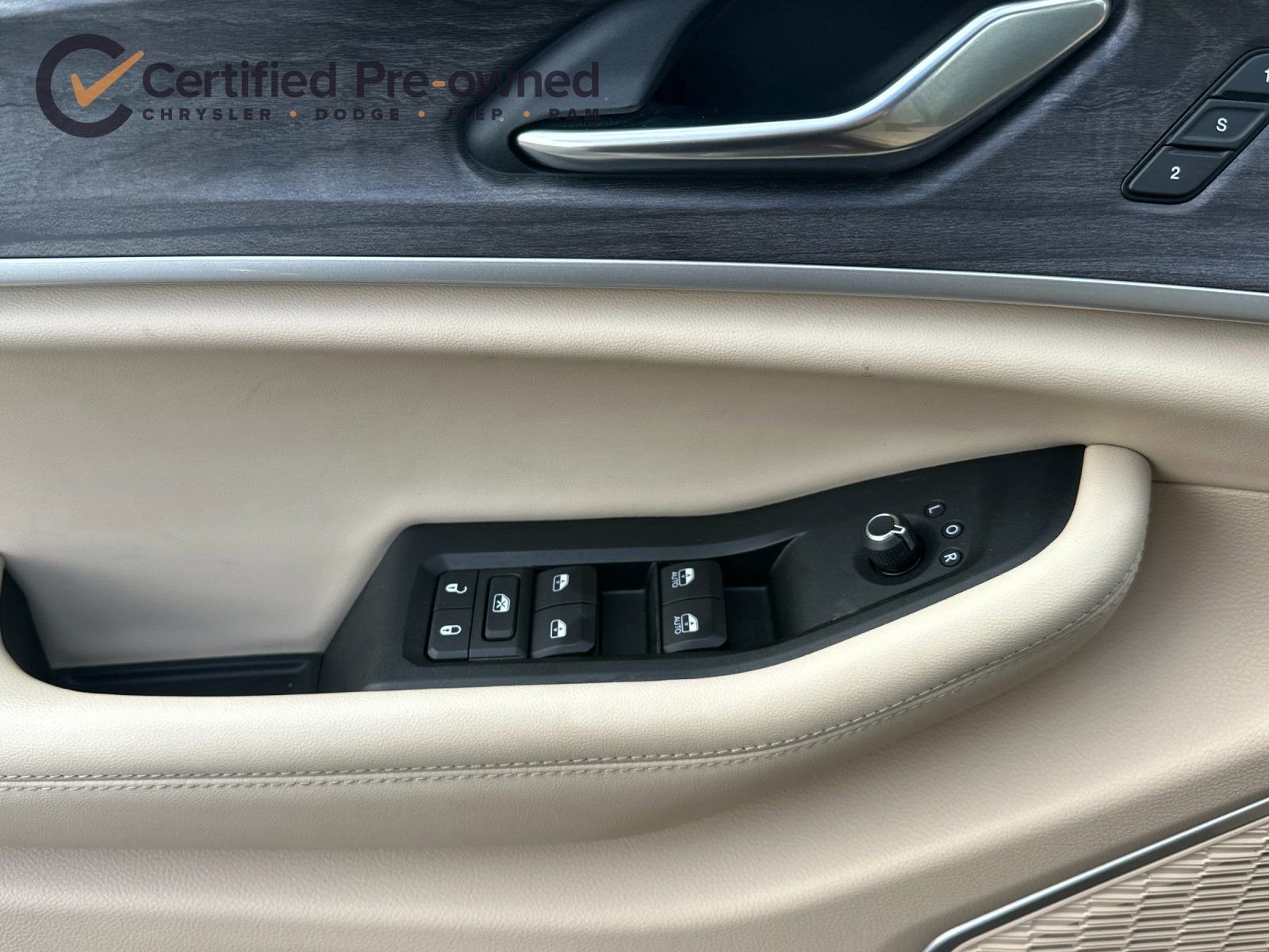 Used 2022 Jeep Grand Cherokee L Limited AWD/4WD image 12