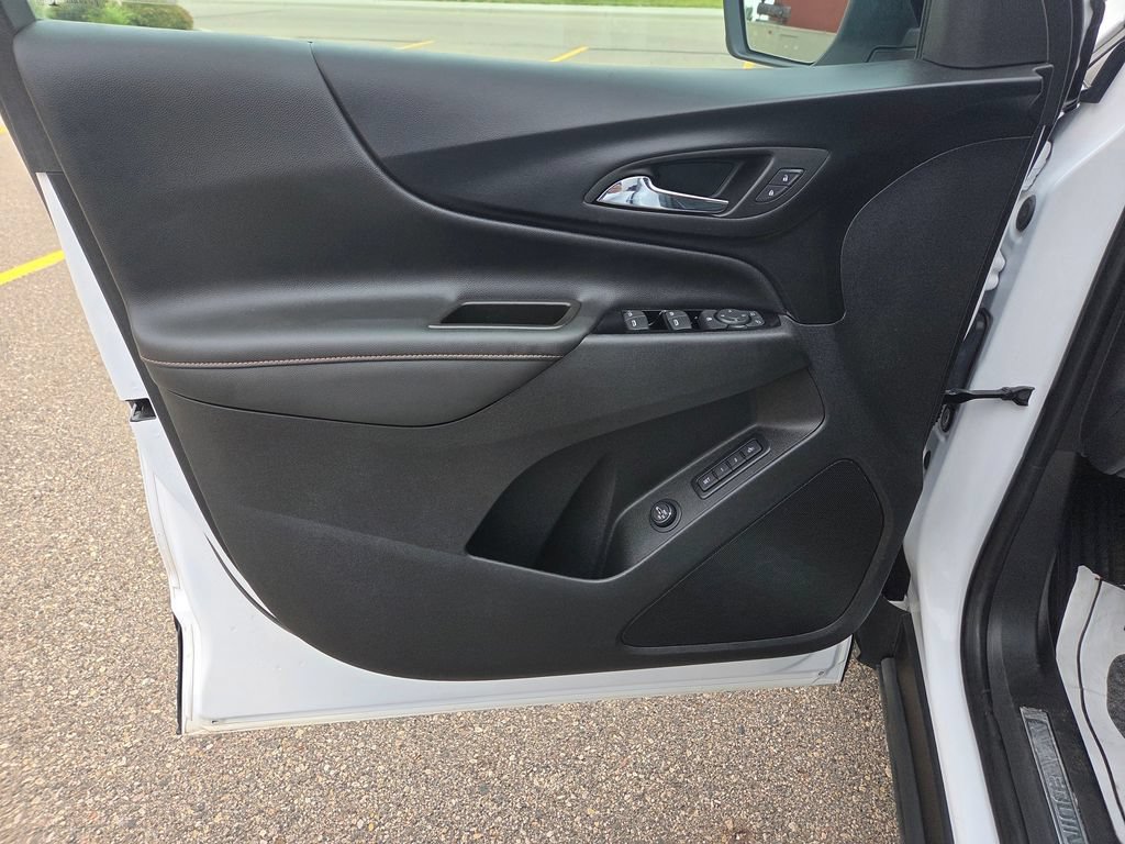 Used 2023 Chevrolet Equinox Premier AWD/4WD image 15
