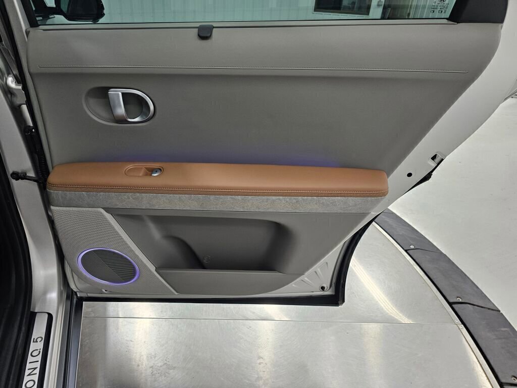 Used 2024 Hyundai Ioniq 5 Limited image 39