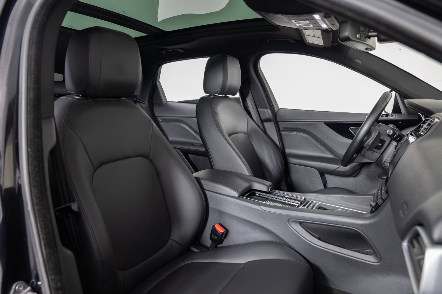 Used 2018 Jaguar F-PACE Premium image 28