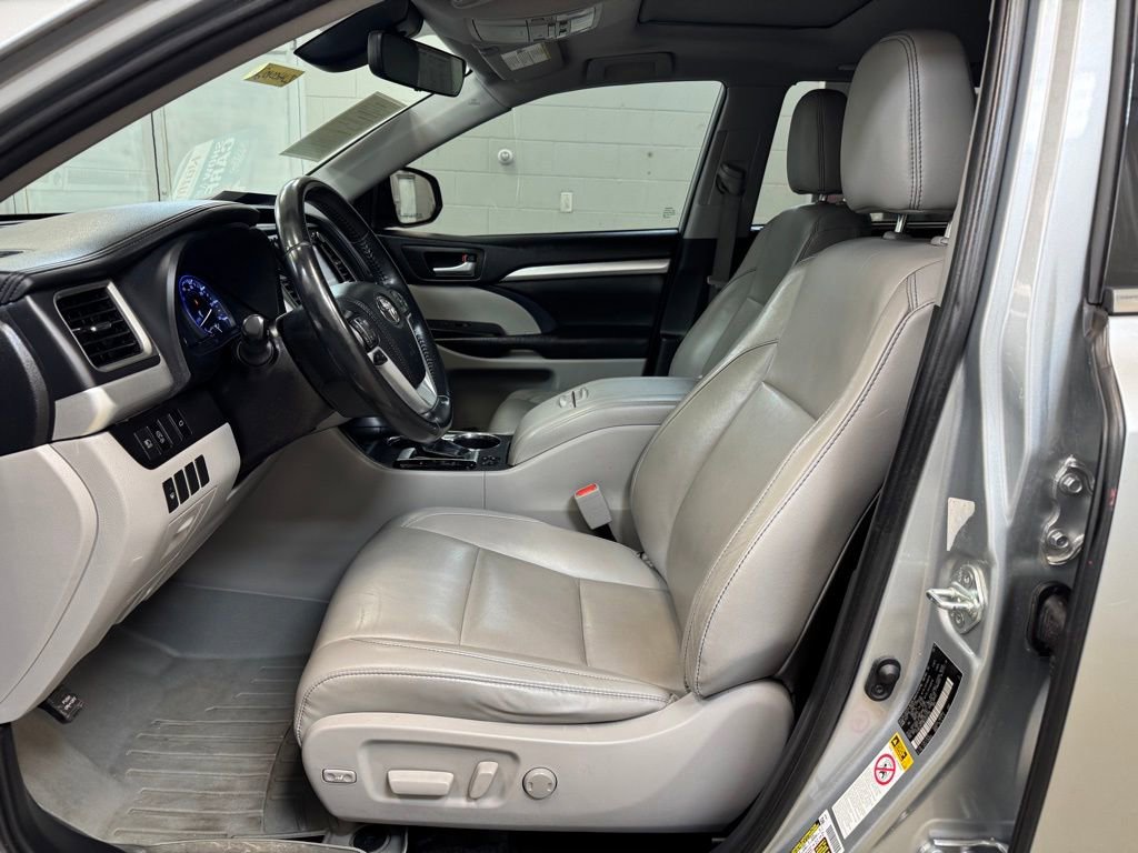 Used 2019 Toyota Highlander XLE FWD image 11