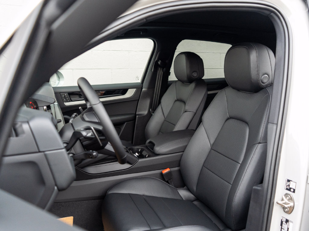 New 2026 Porsche Cayenne E-Hybrid AWD/4WD image 5