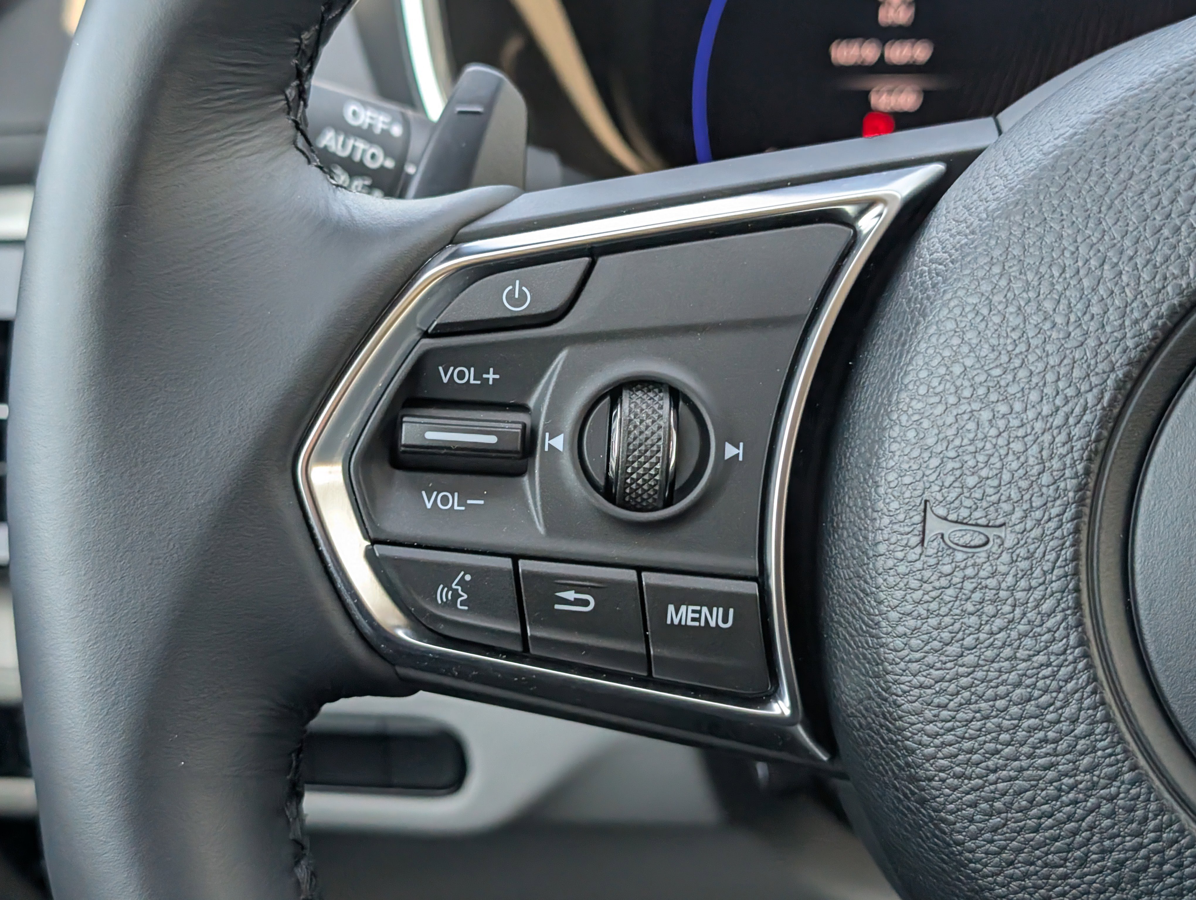 Certified 2025 Acura MDX FWD w/ Technology Package image 16