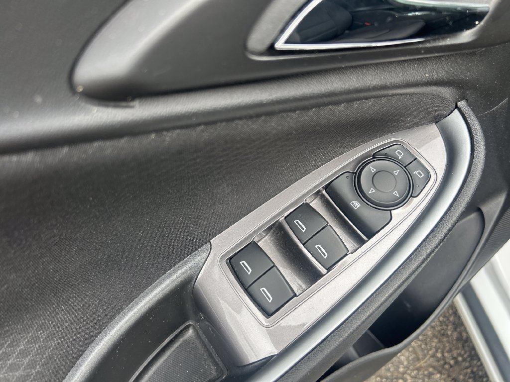 Used 2024 Chevrolet Malibu RS FWD image 14