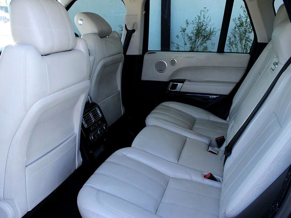 Used 2017 Land Rover Range Rover HSE image 15