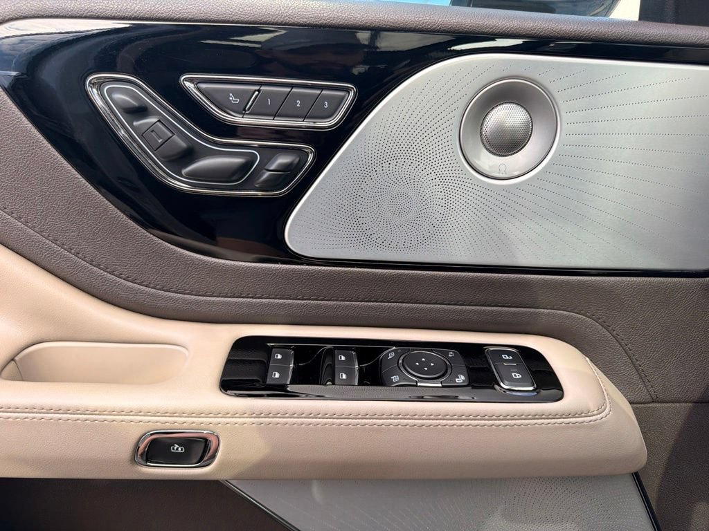 Used 2020 Lincoln Aviator Reserve w/ Equipment Group 202A AWD/4WD image 23