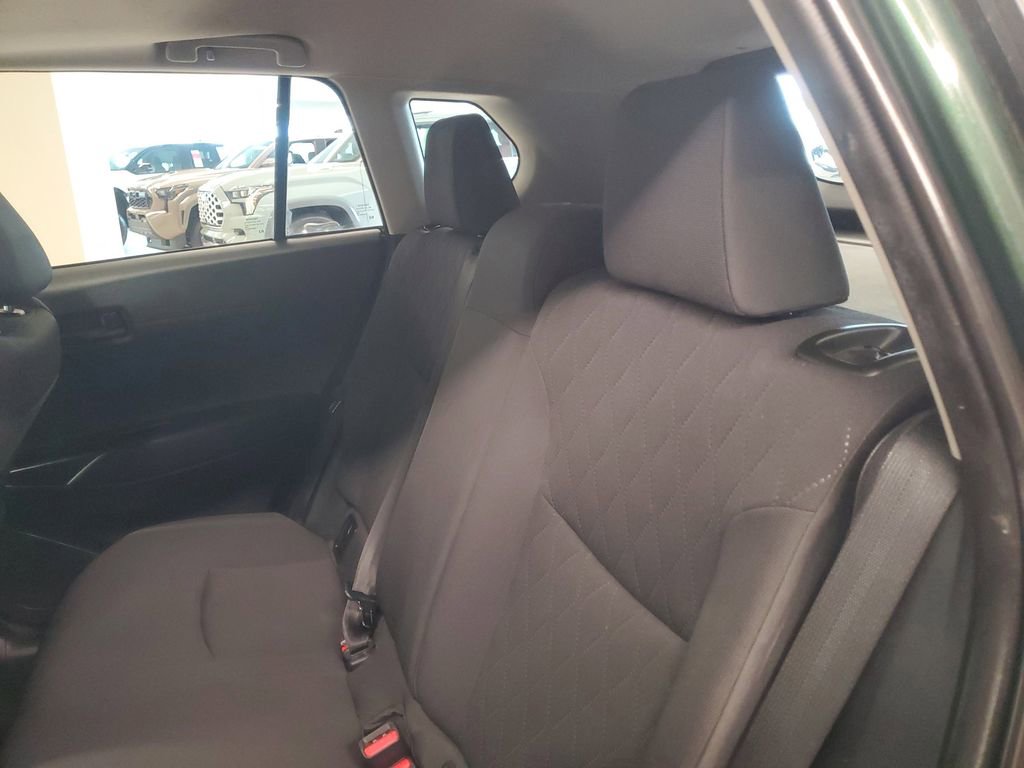 Used 2022 Toyota Corolla Cross LE w/ Moonroof Package image 12