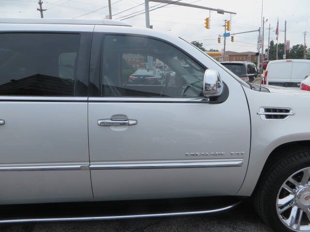 Used 2013 Cadillac Escalade EXT Luxury AWD/4WD image 54