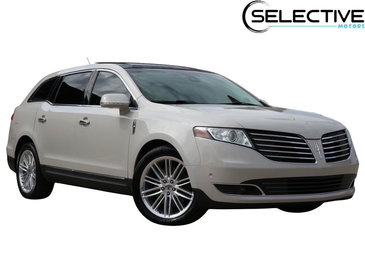 Used 2019 Lincoln MKT AWD image 1
