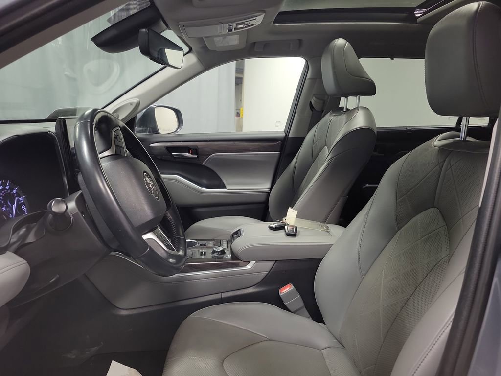 Used 2022 Toyota Highlander Platinum image 12