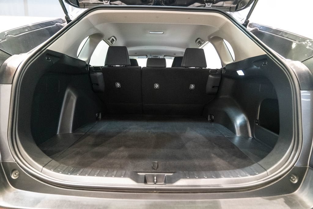 Certified 2025 Toyota RAV4 LE AWD/4WD image 31
