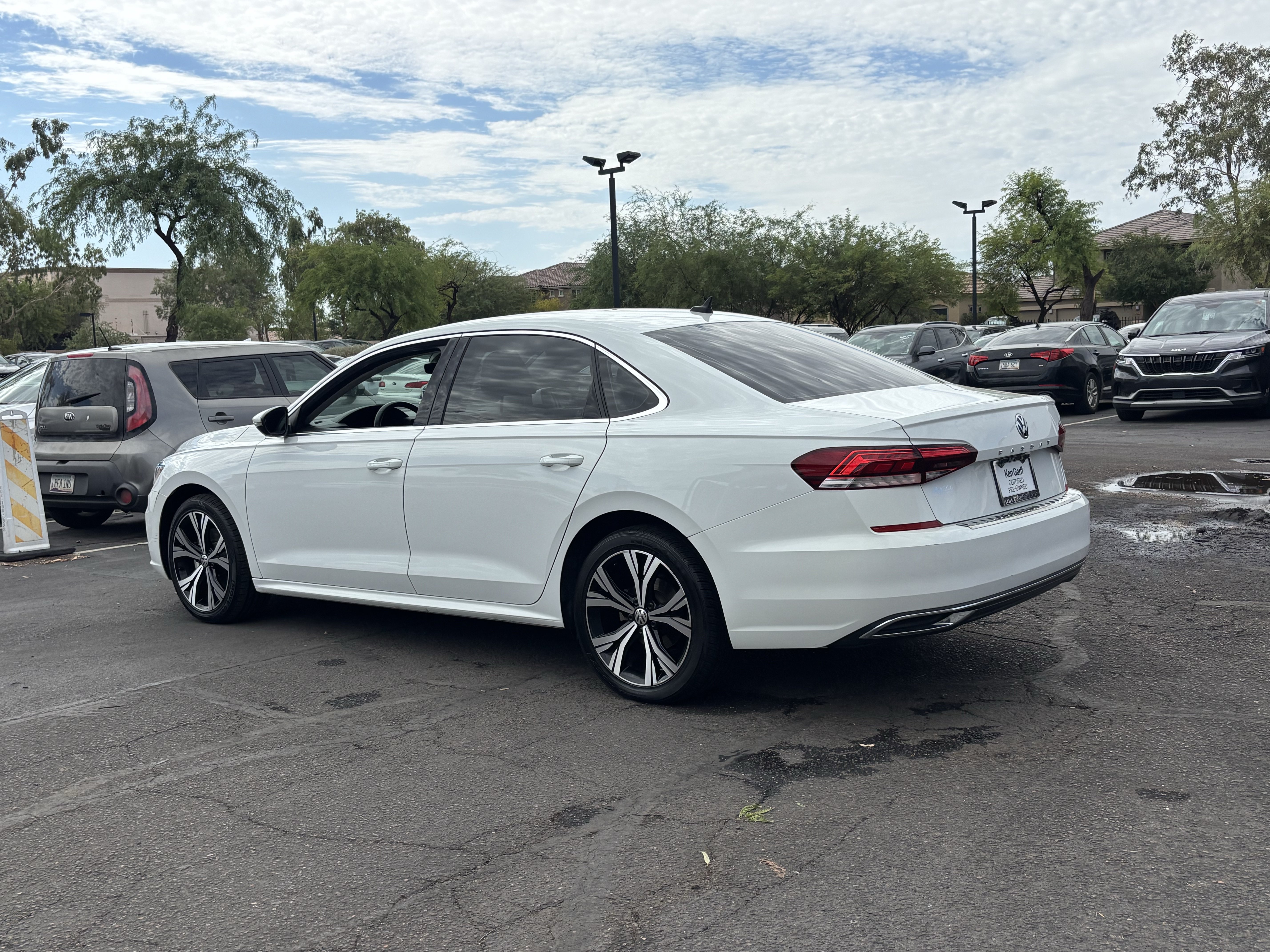 Used 2022 Volkswagen Passat 2.0T SE FWD image 4