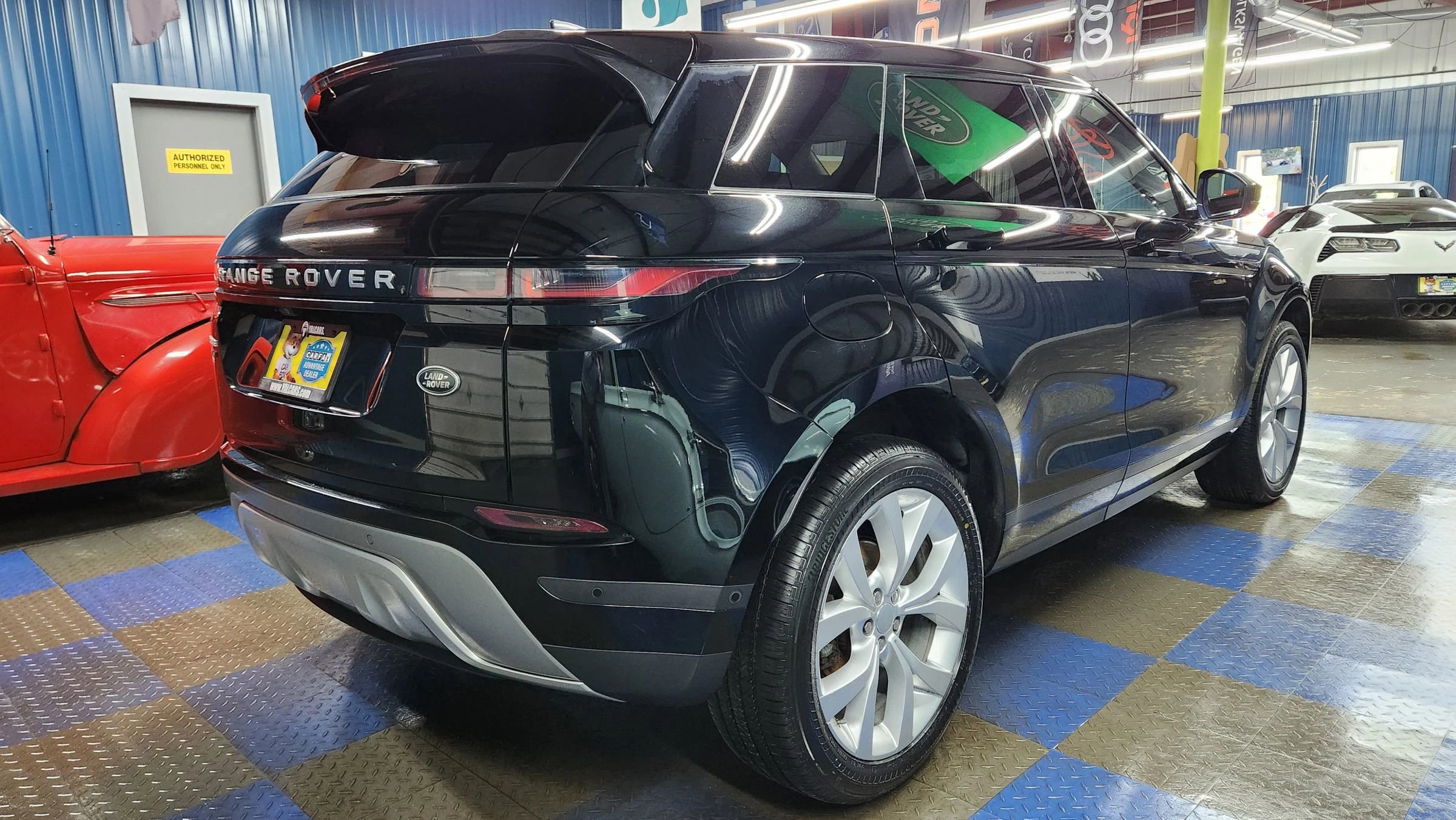 Used 2020 Land Rover Range Rover Evoque SE image 3