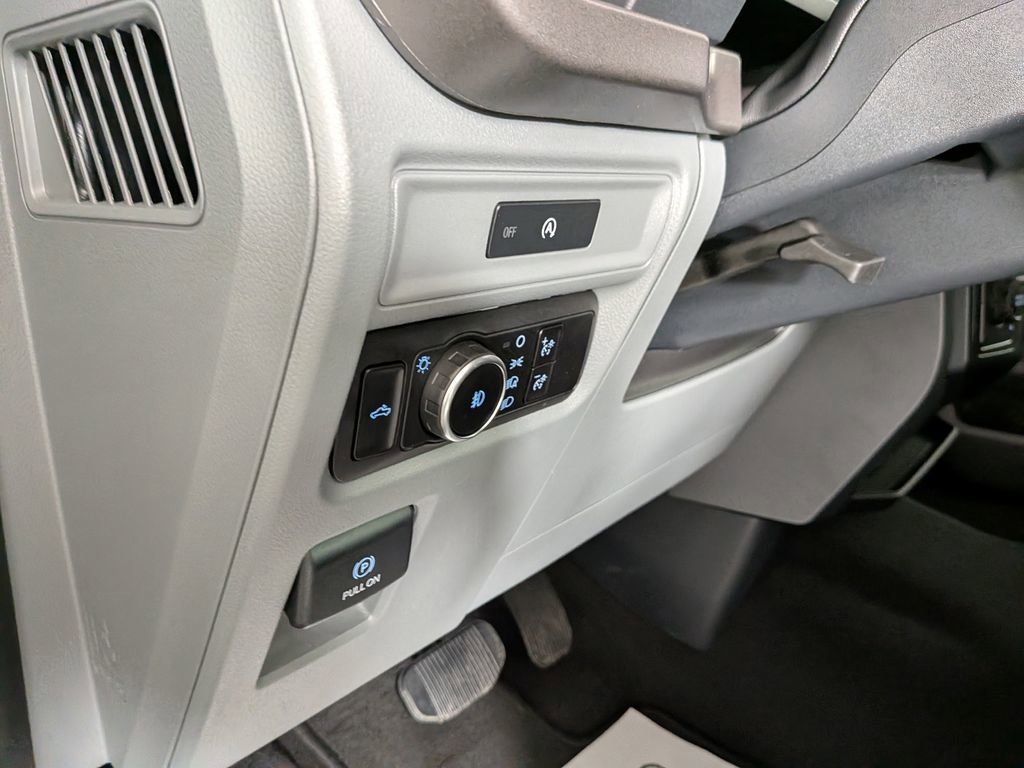 Used 2025 Ford F150 XLT w/ Equipment Group 301A Standard AWD/4WD image 17