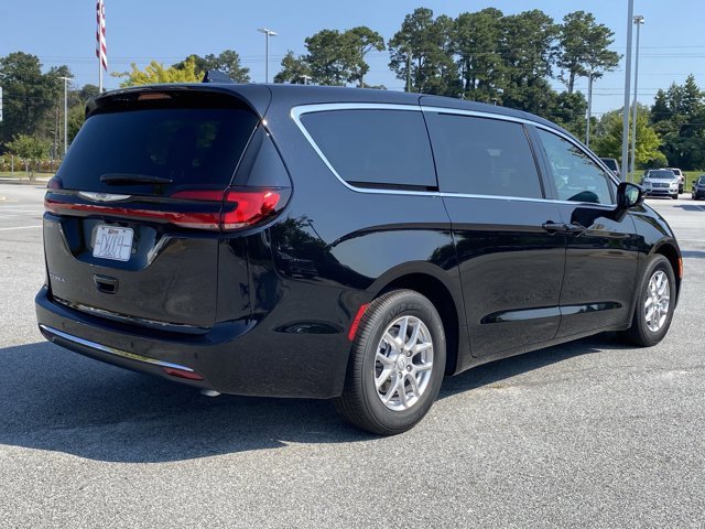 New 2026 Chrysler Pacifica Select image 4