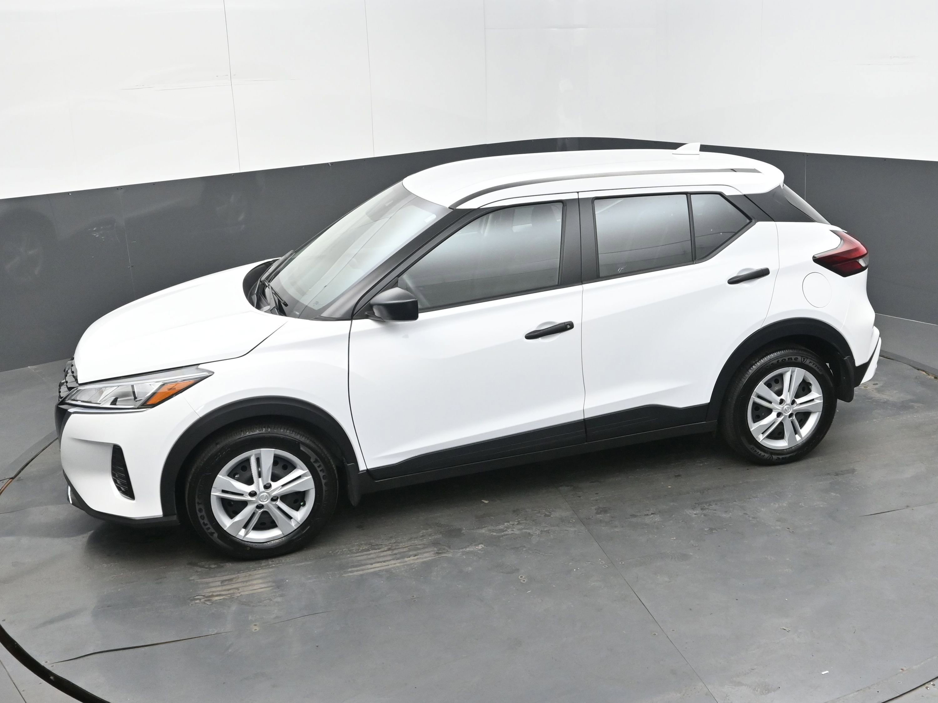 Certified 2025 Nissan Kicks Play S image 32