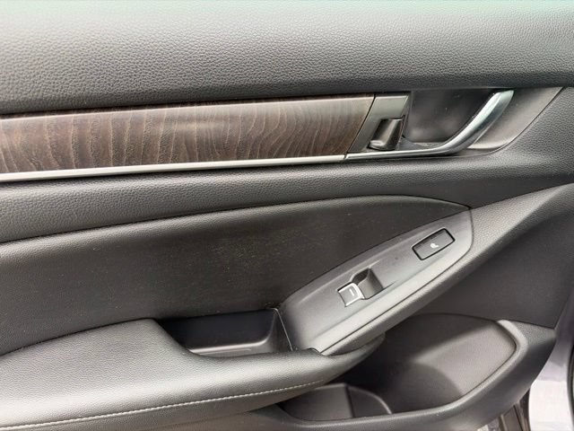 Used 2020 Honda Accord Touring image 29