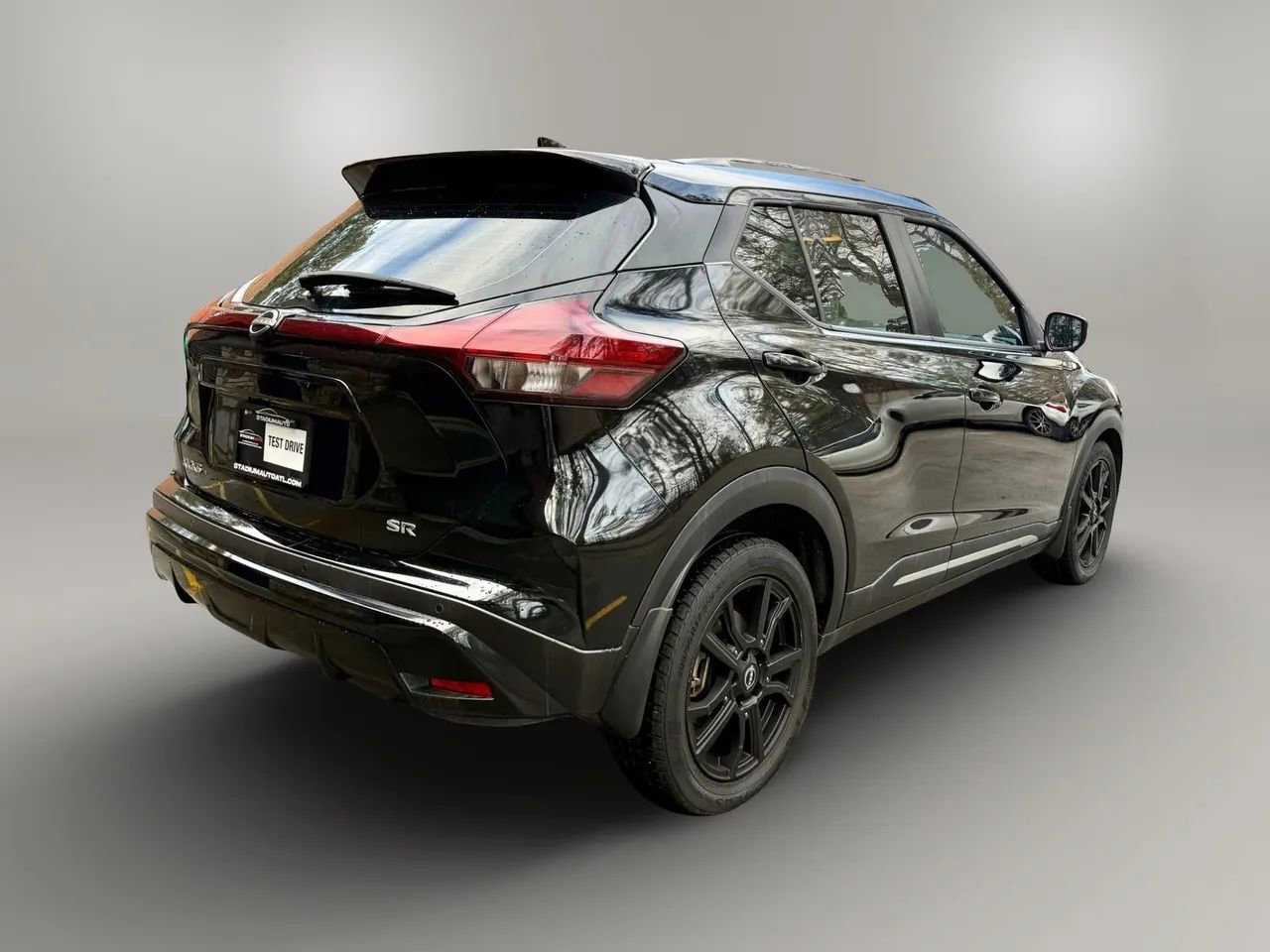 Used 2022 Nissan Kicks SR w/ Interior Electronics Package FWD image 5