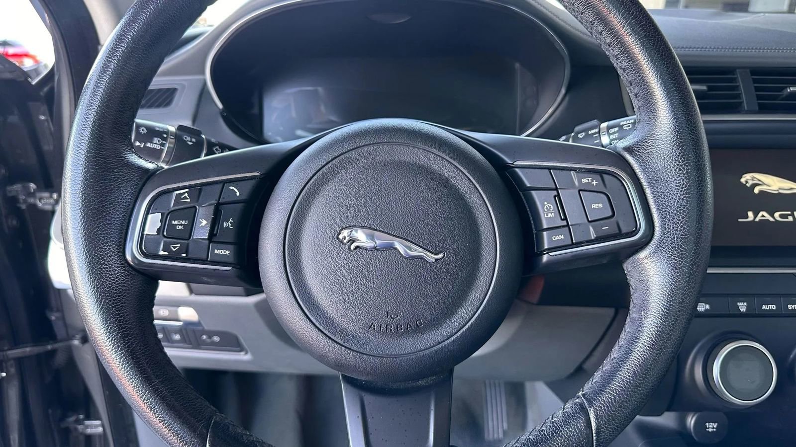 Used 2020 Jaguar E-PACE SE image 14