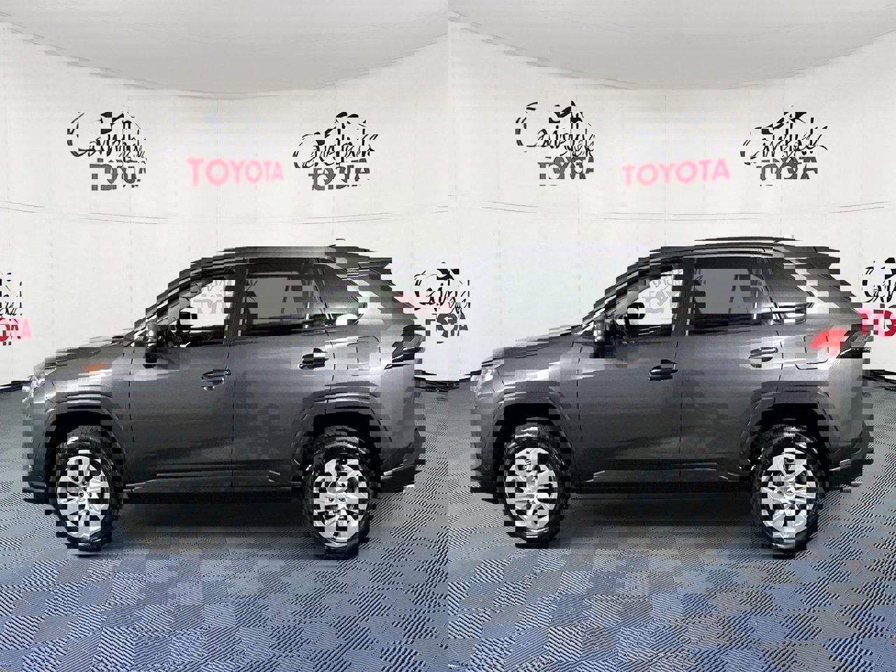 Used 2022 Toyota RAV4 LE image 5