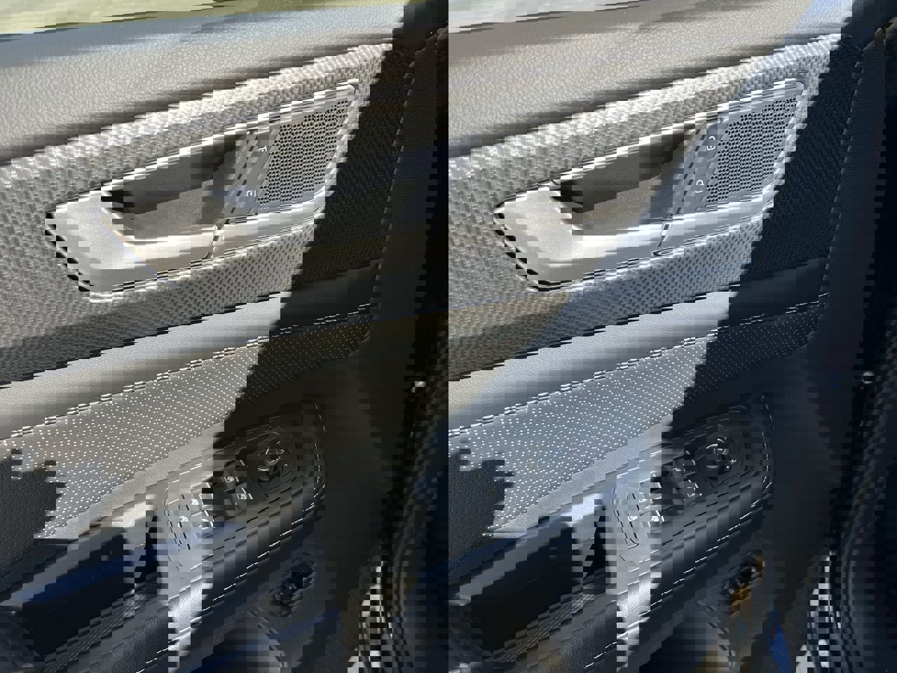 Used 2024 Volkswagen Atlas Cross Sport SEL image 19