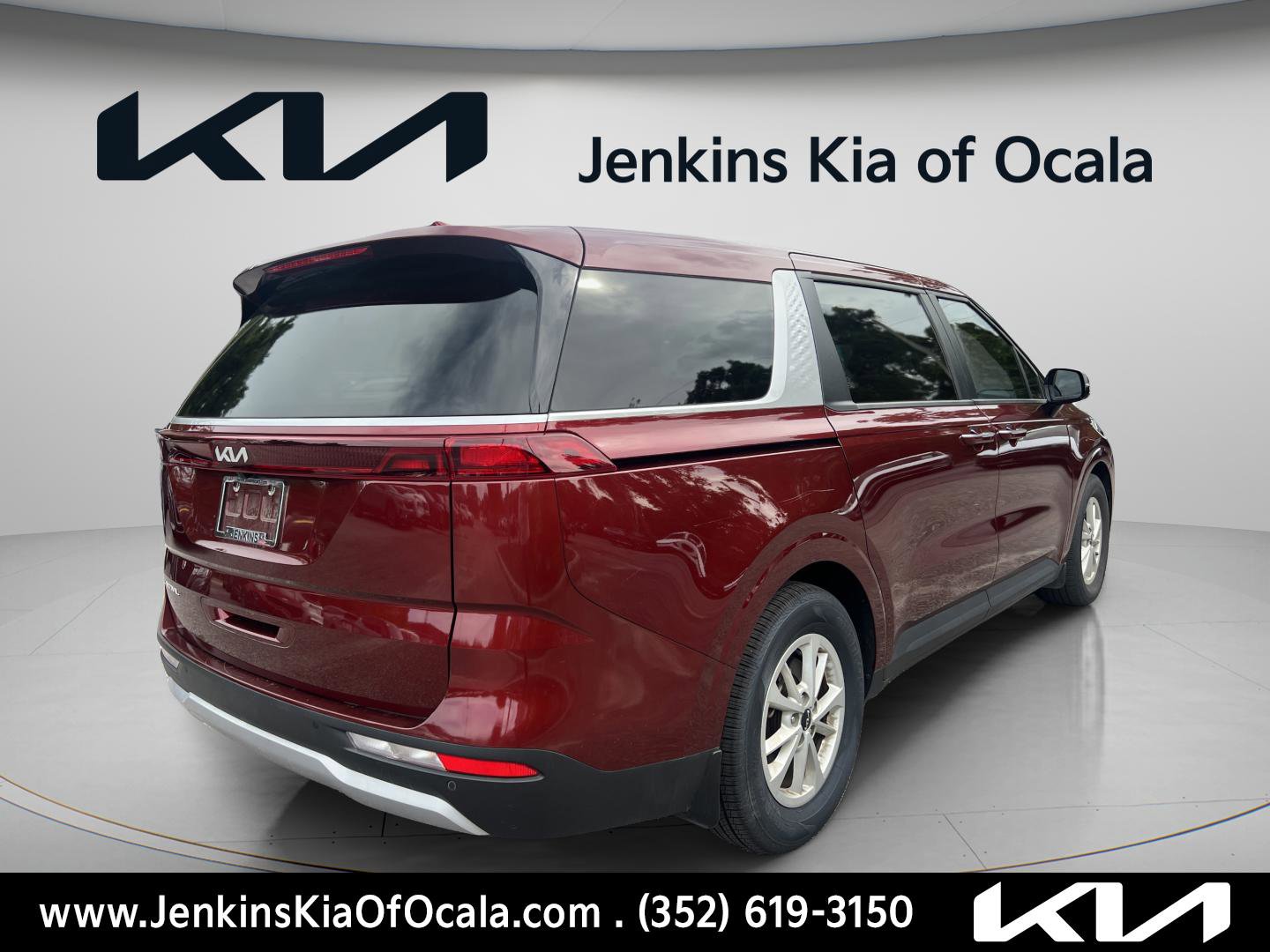 Used 2024 Kia Carnival LX FWD image 3