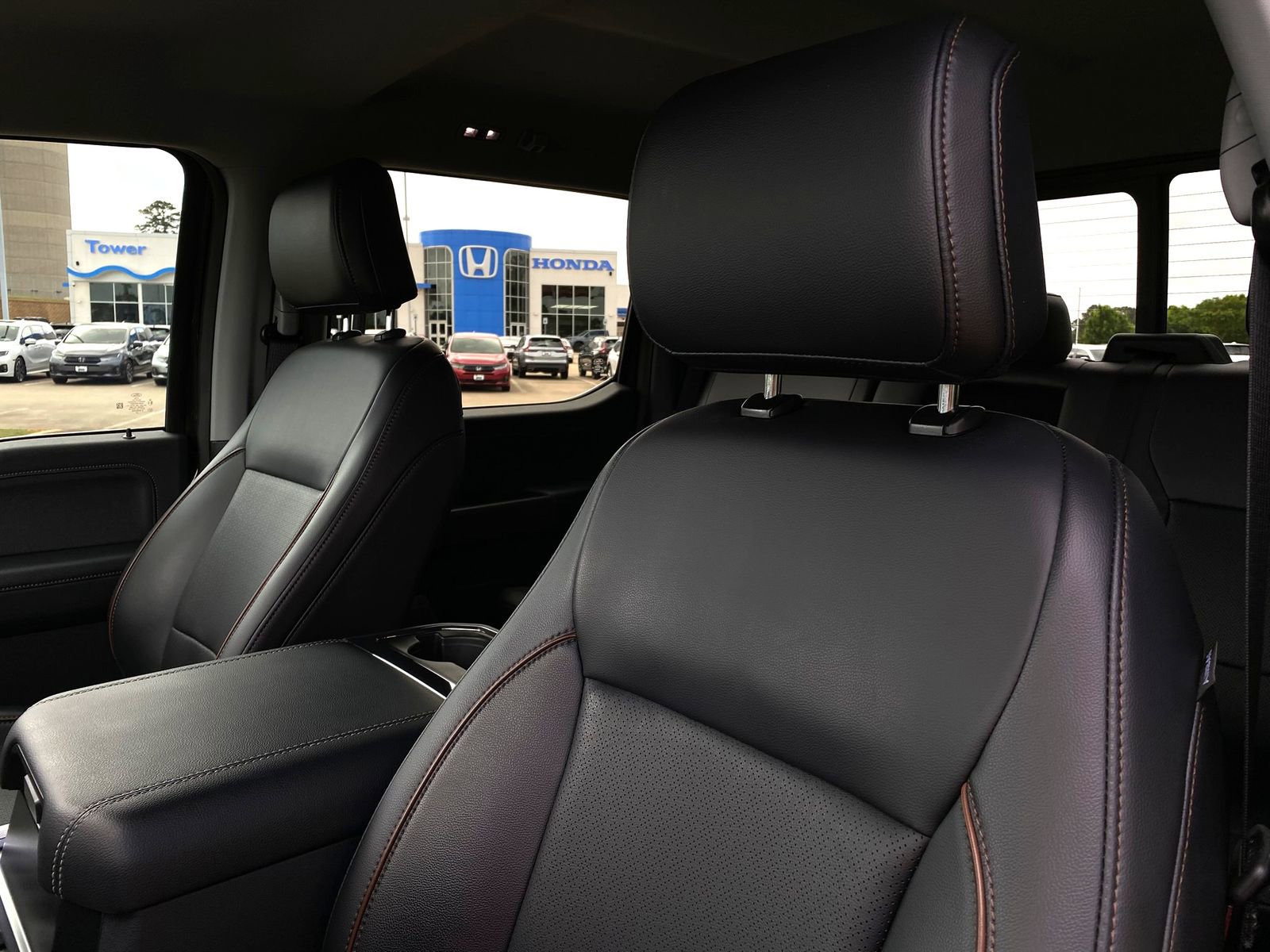 Used 2025 Ford F250 Lariat w/ Chrome Package image 17