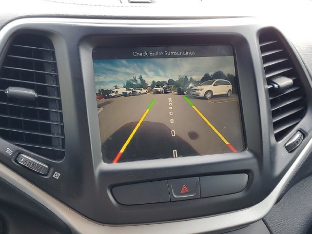 Used 2017 Jeep Cherokee Trailhawk AWD/4WD image 23