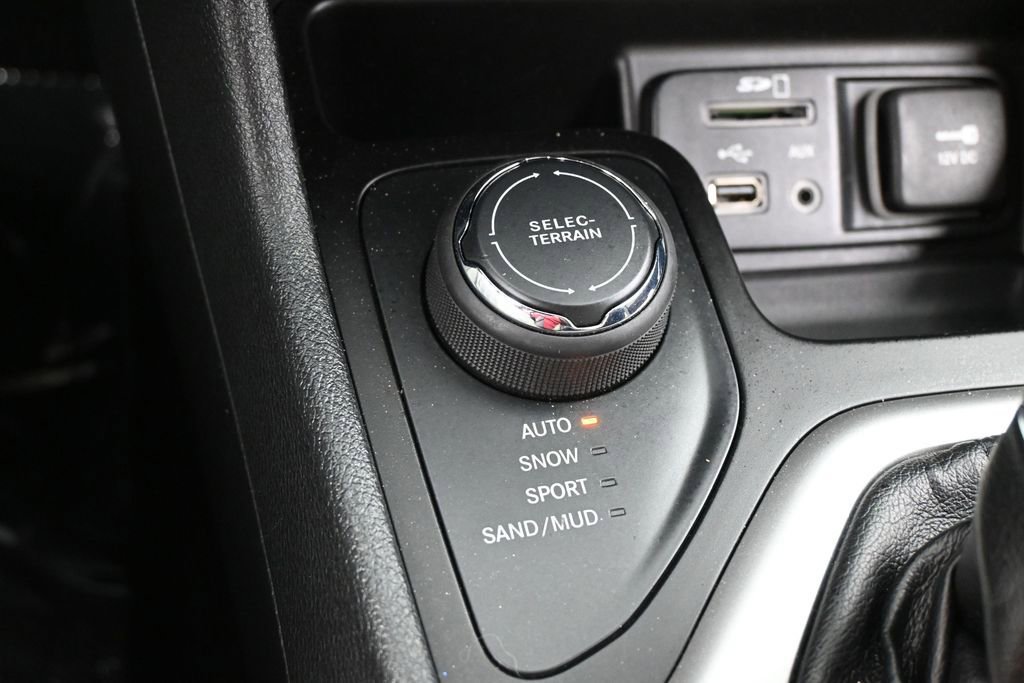 Used 2016 Jeep Cherokee Sport AWD/4WD image 19