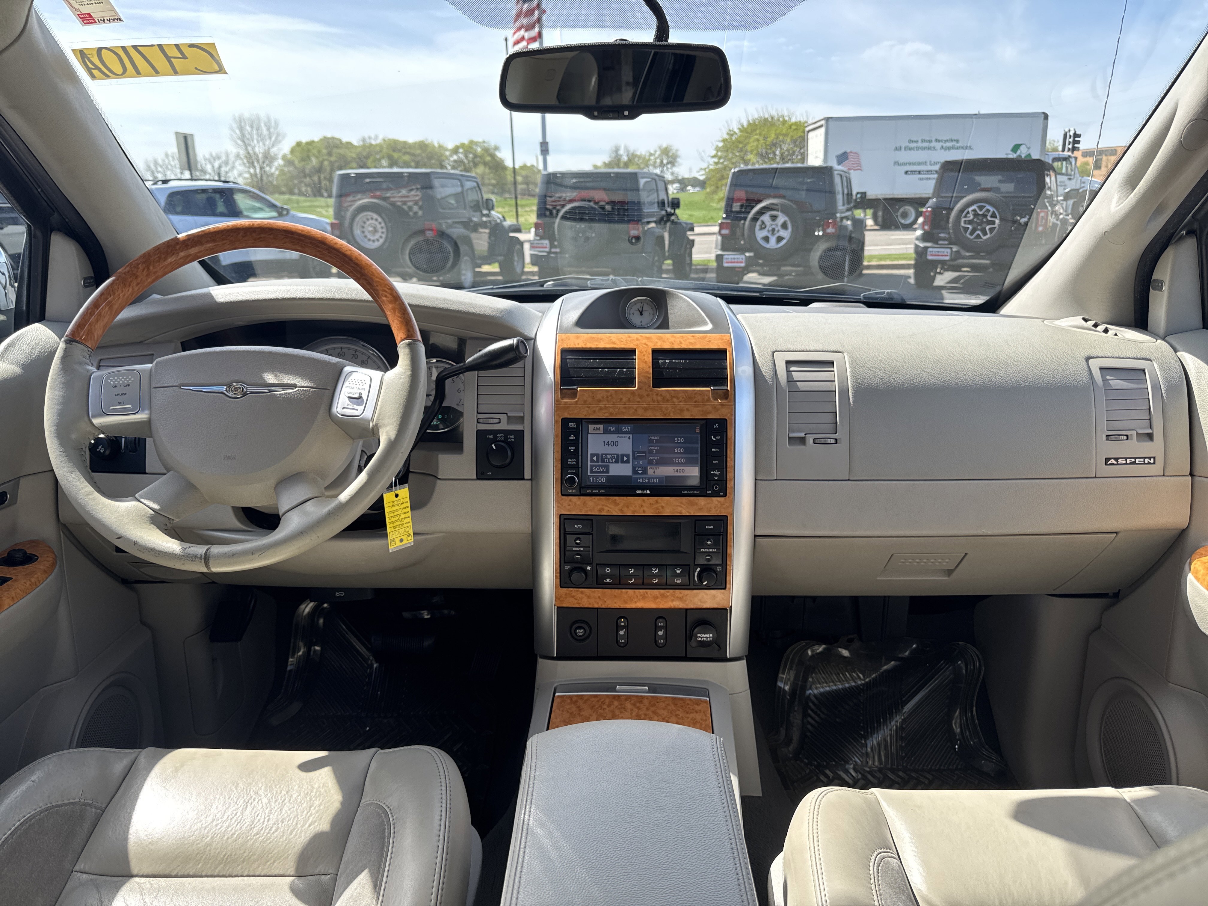 Used 2008 Chrysler Aspen Limited AWD/4WD image 29
