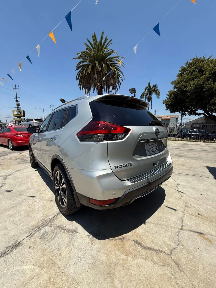 Used 2019 Nissan Rogue SV w/ Premium Package image 7