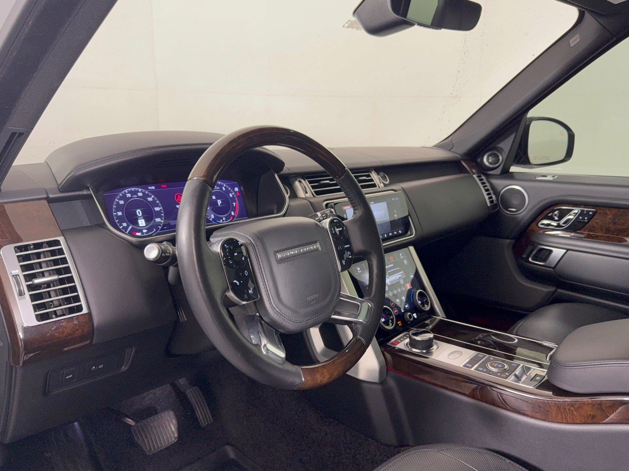 Used 2020 Land Rover Range Rover HSE AWD/4WD image 4