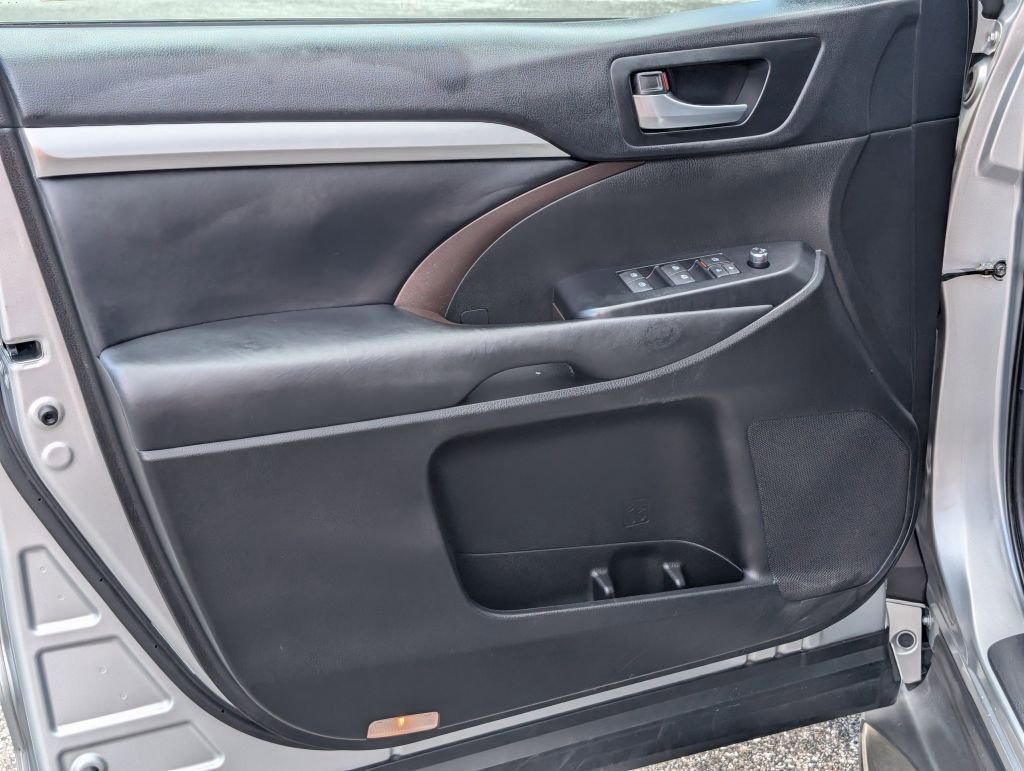 Used 2018 Toyota Highlander XLE image 14