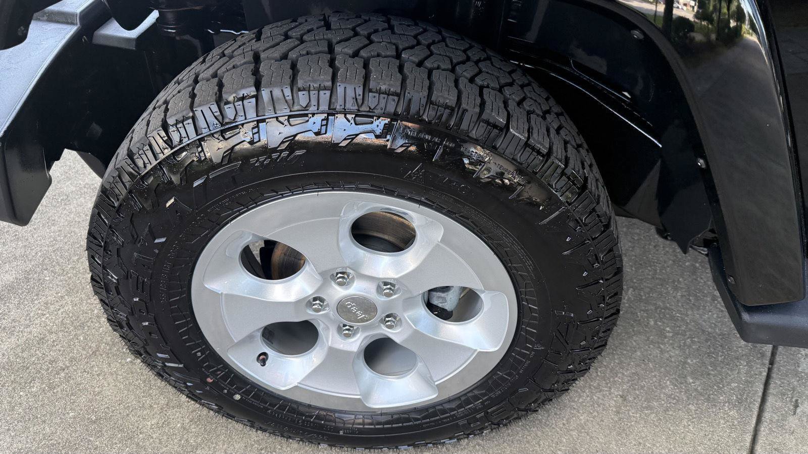 Used 2014 Jeep Wrangler Sahara w/ Connectivity Group AWD/4WD image 10