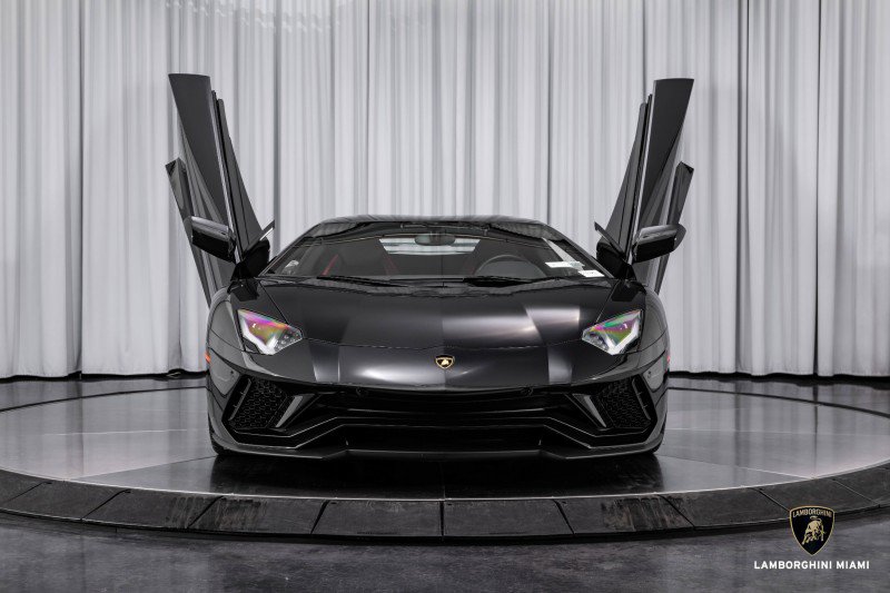 Used 2018 Lamborghini Aventador S image 8