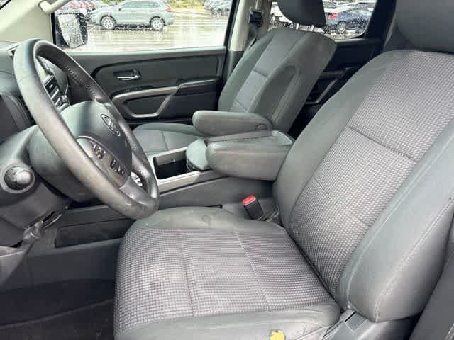 Used 2015 Nissan Titan SV w/ SV Value Truck Package RWD image 11