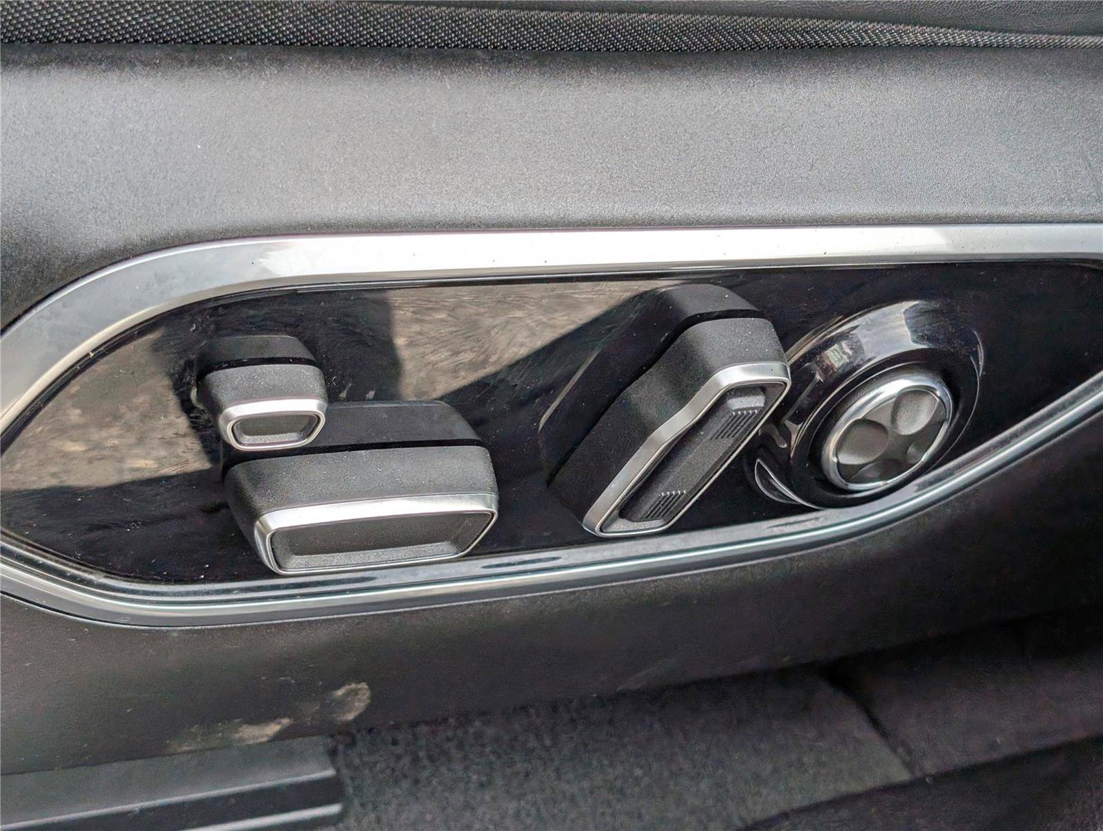 Used 2022 Jeep Grand Cherokee Overland w/ Luxury Tech Group IV image 23