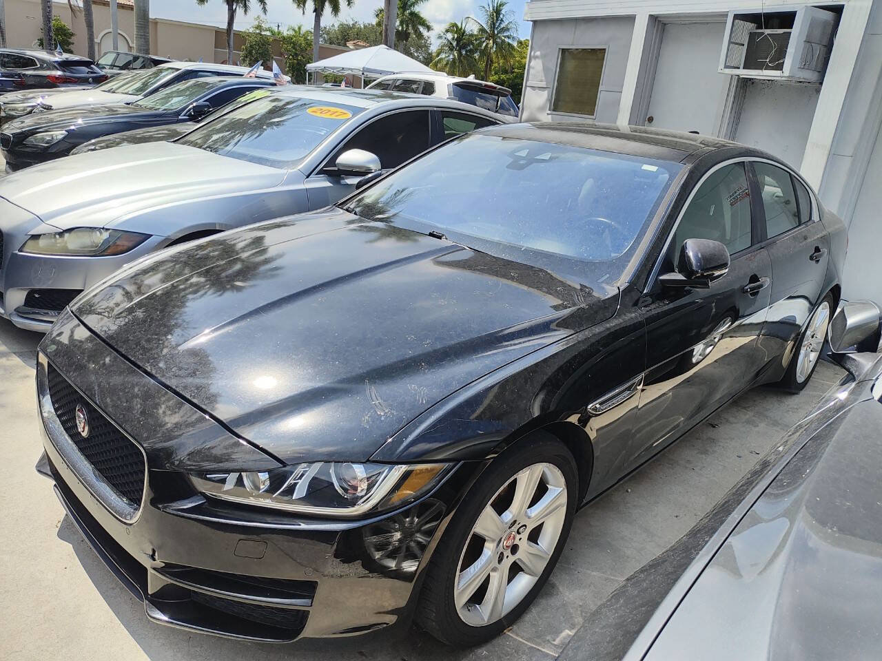 Used 2017 Jaguar XE Premium image 11