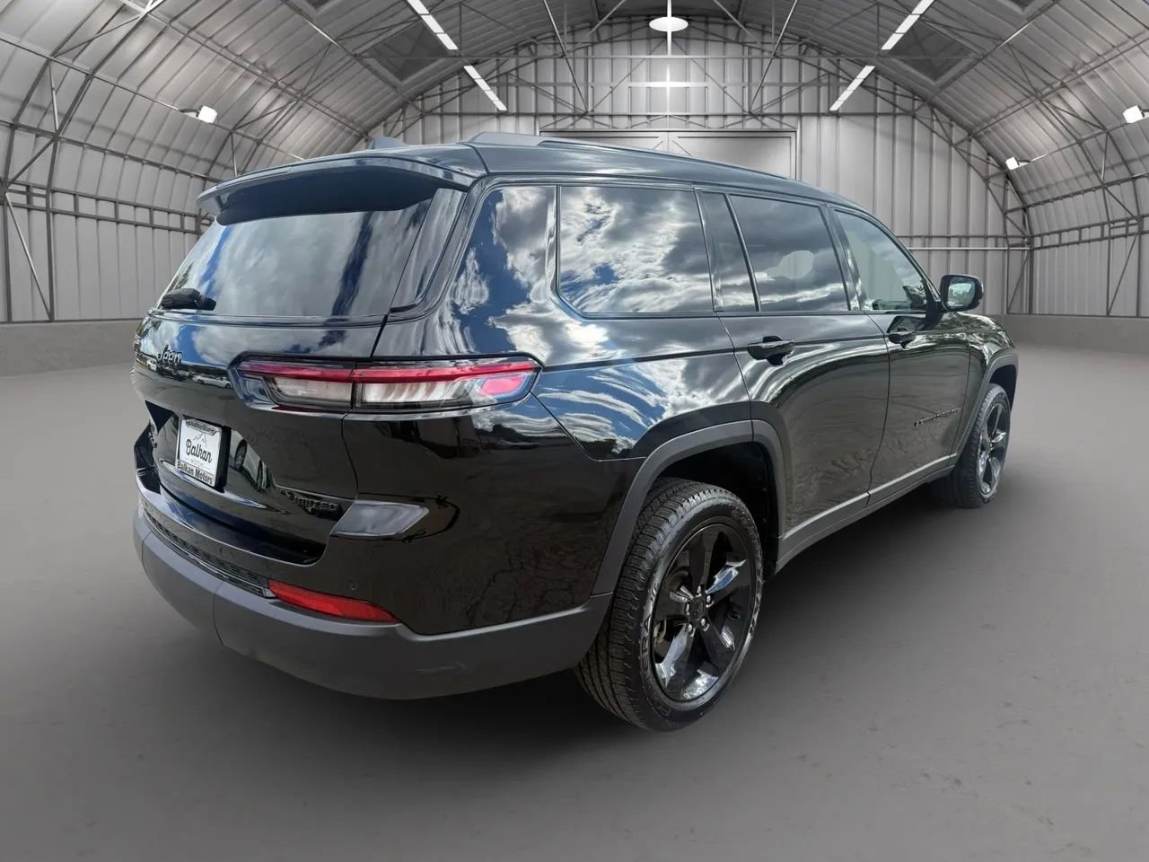 Used 2022 Jeep Grand Cherokee L Limited w/ Black Appearance Package image 5