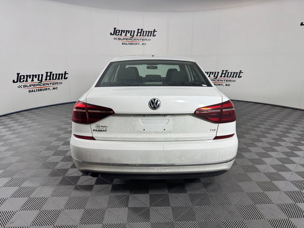 Used 2018 Volkswagen Passat 2.0T S w/ Driver Assistance Package FWD image 9